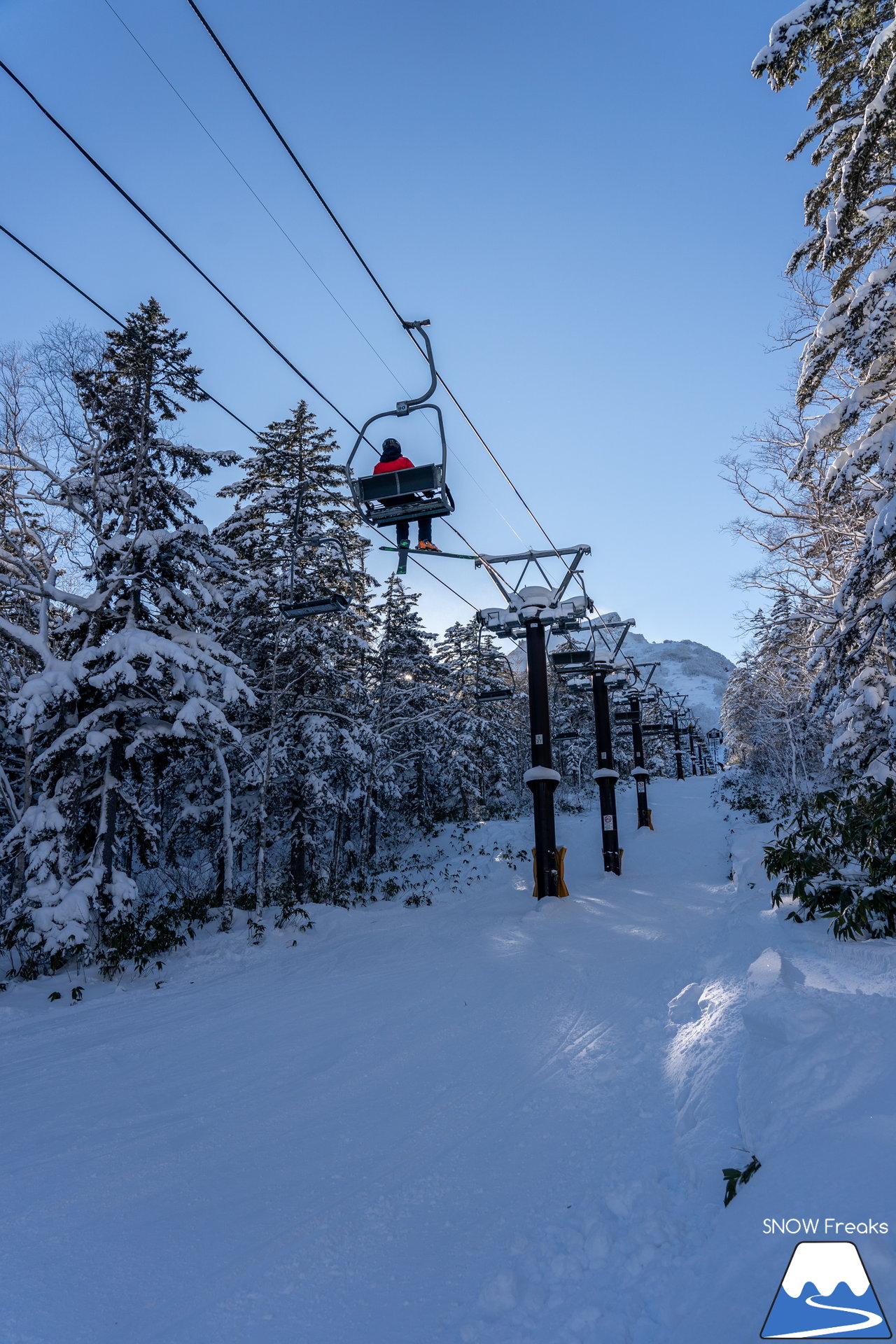 大雪山層雲峡・黒岳ロープウェイスキー場｜雪質も、景色も。やはり黒岳は別格。パウダースノーが舞う、北海道最高所にあるスキー場が営業開始！